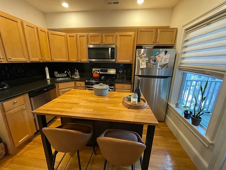 302 W 3rd St #2 — Photo 5