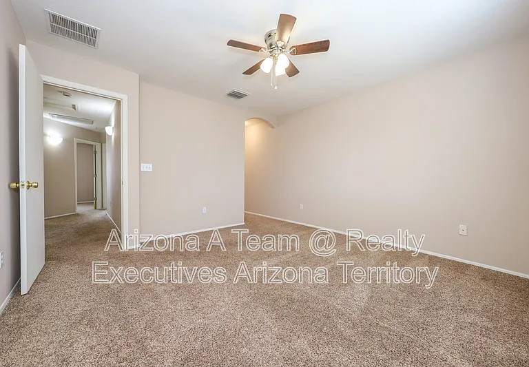 2416 W Chris Oliver Way — Photo 13