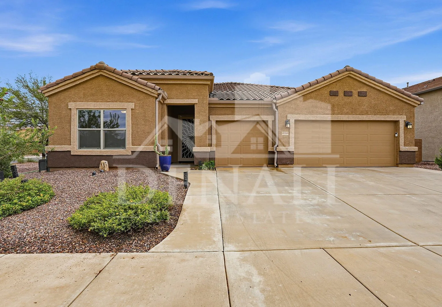 4 bed, 3.0 bath, 2253 sqft, $2,450 — Photo 1