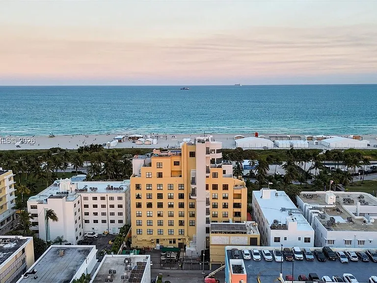 1330 Ocean Dr #R7C — Photo 21