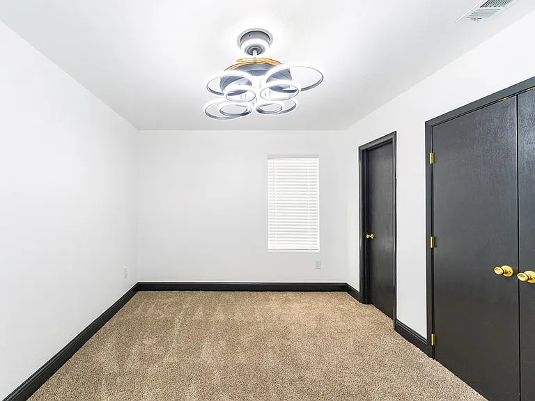 4209 Redbud Ave — Photo 29