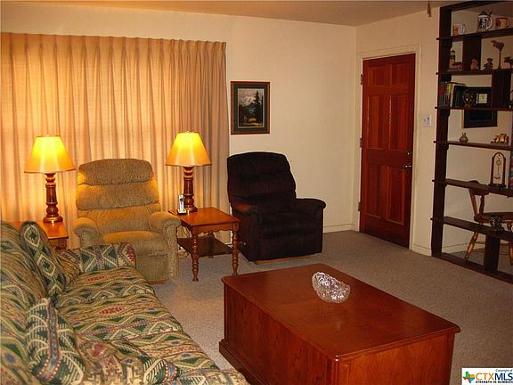3rd image of 802 Gardenia Ln