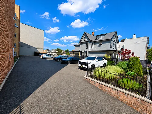 186 William St Photo 1