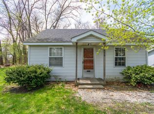 2646 Barton Rd, Commerce Township, MI 48382