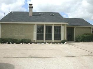 5396 Heatherwood Dr, Beaumont, TX 77706
