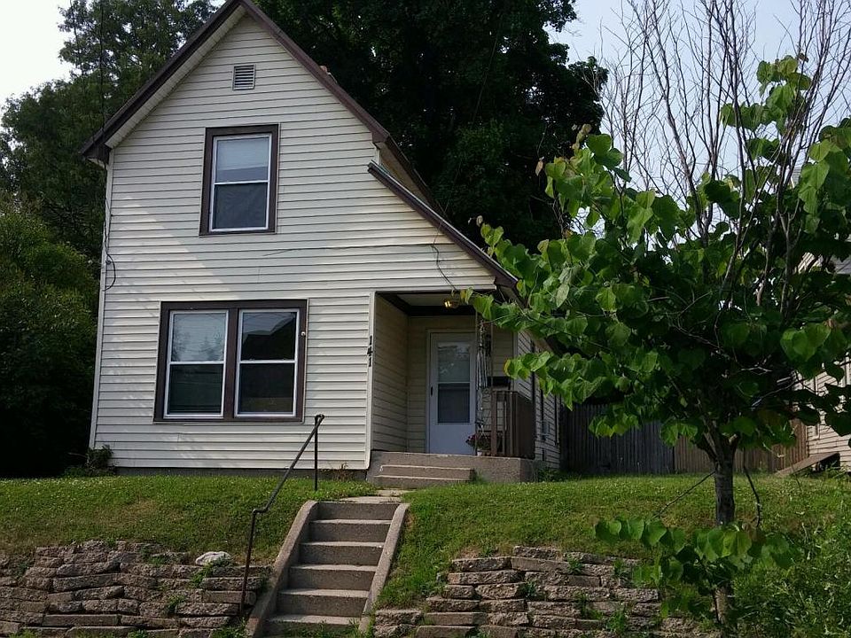 1st image of 141 Travis St NE