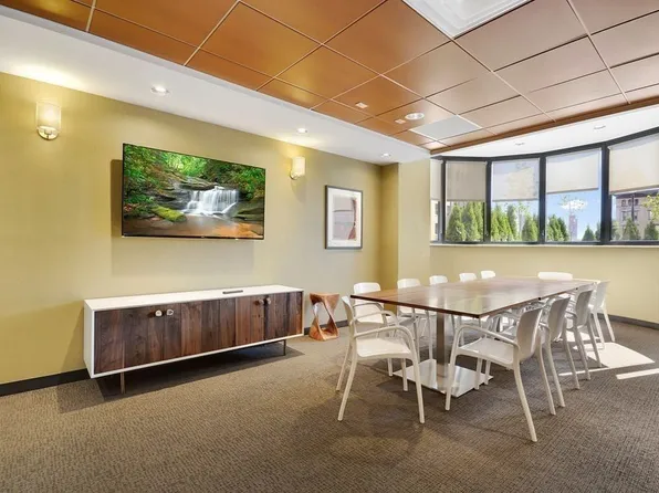 330 East 38th Street image 15 of 20