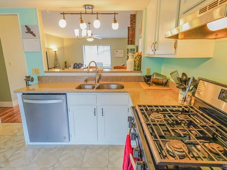 1030 Alderwood Way — Photo 8