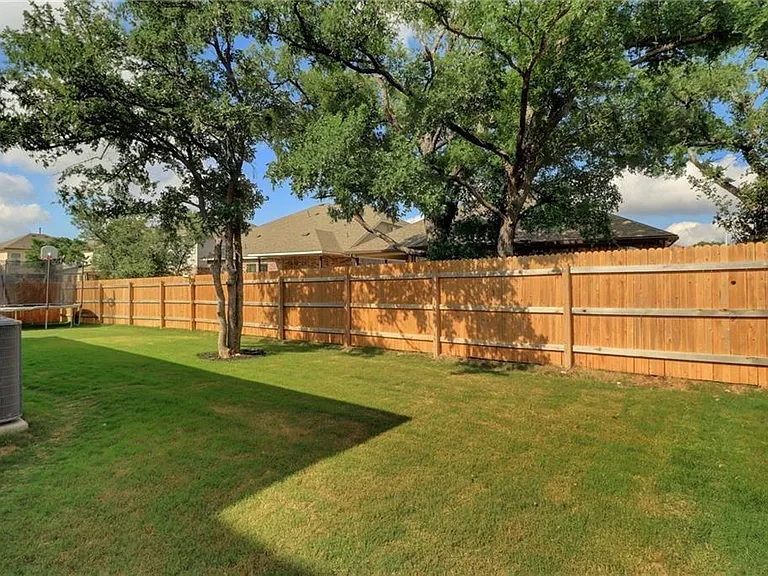 2433 Lyla Ln — Photo 18