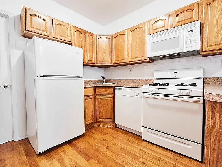 179 Nassau Ave #2 — Photo 5