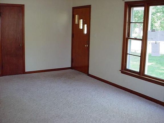 3rd image of 109 S Kellogg St