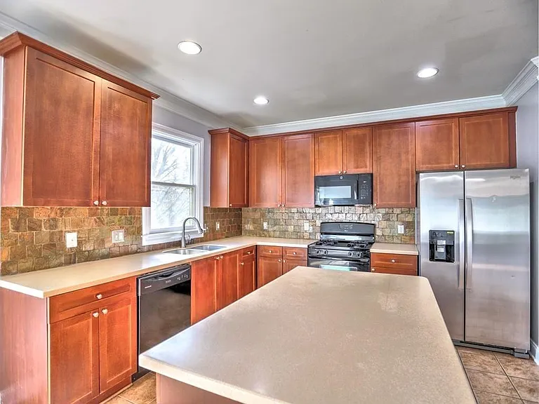 975 Odessa Dr NW — Photo 19