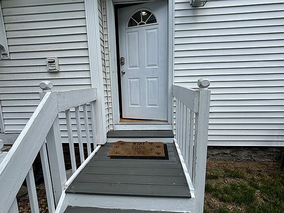 5th image of 407 Glen St APT 1