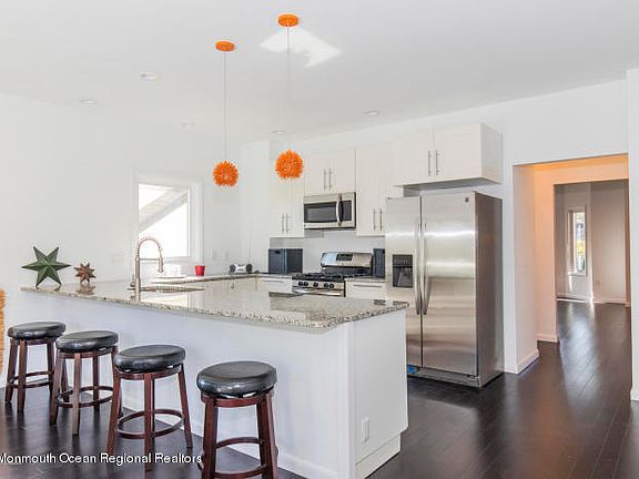 4th image of 212 McCabe Ave