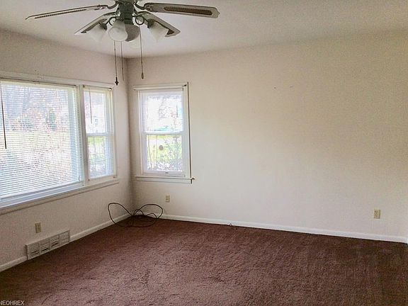 3rd image of 5853 Hillcrest Ave