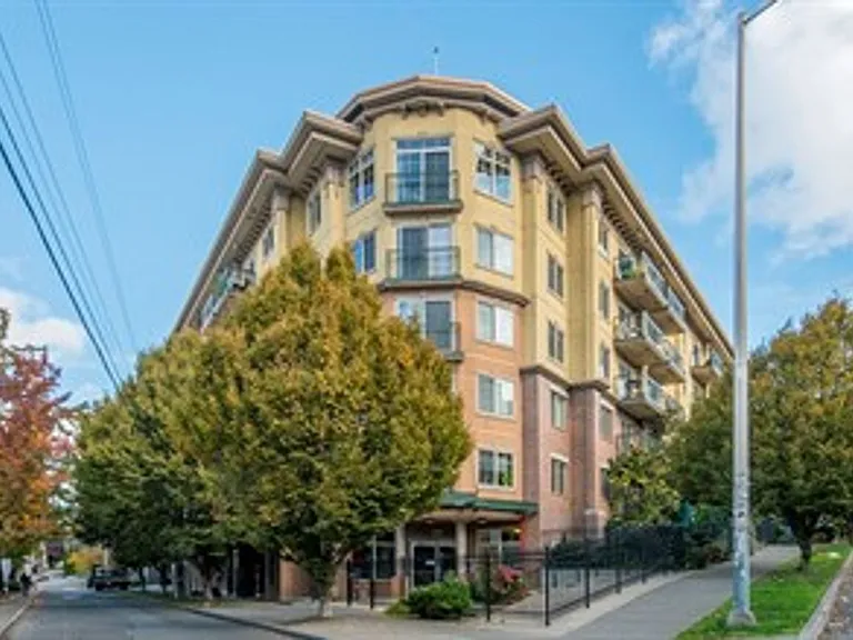 700 E Denny Way #202 — Photo 1