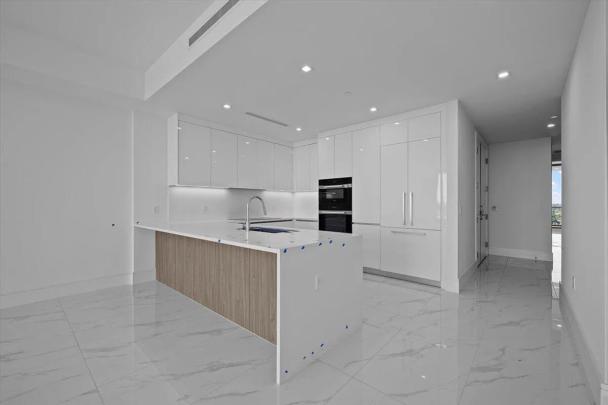 2 bed, 2.5 bath, 1779 sqft, $8,500 — Photo 4