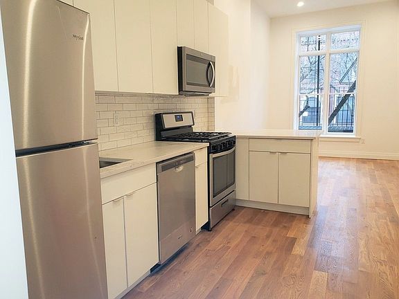 3rd image of 358 W 123rd St #2A