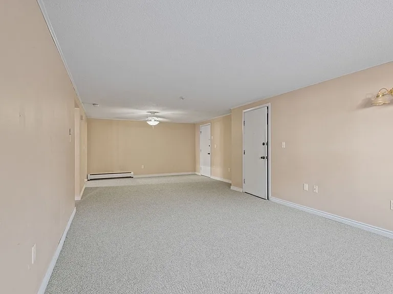 131 Creek St #5 — Photo 12