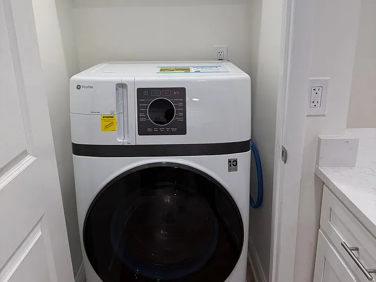 West Carroll Apartments - 3148 Park Avenue — Photo 3