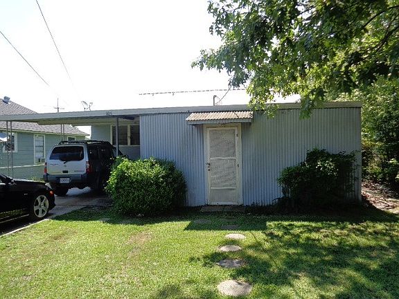 2nd image of 805 D Ave