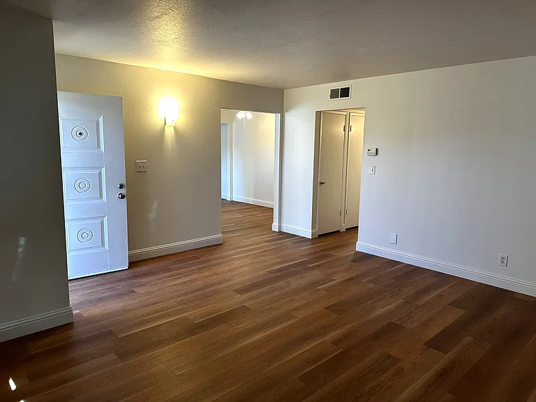 33 Russell Ave — Photo 19