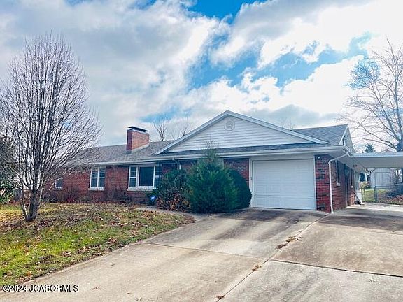 2nd image of 805 Nelson Dr