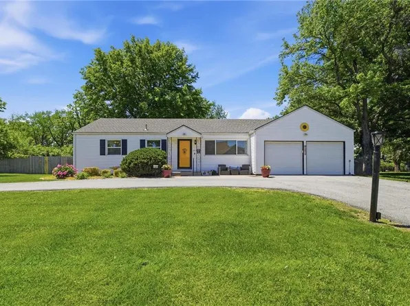 1001 N Walker Ln, Olathe, KS 66061