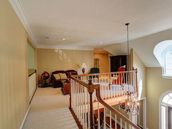 5th image of 4582 Fountain Dr NE