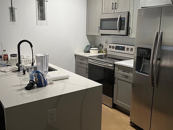 2nd image of 114 Richmond St #2