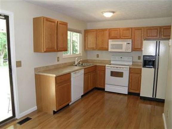 3rd image of 734 Mill Valley Dr