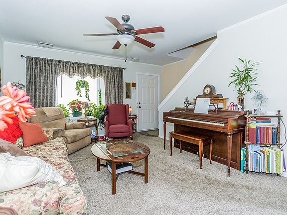 3rd image of 100 Piedmont Ct
