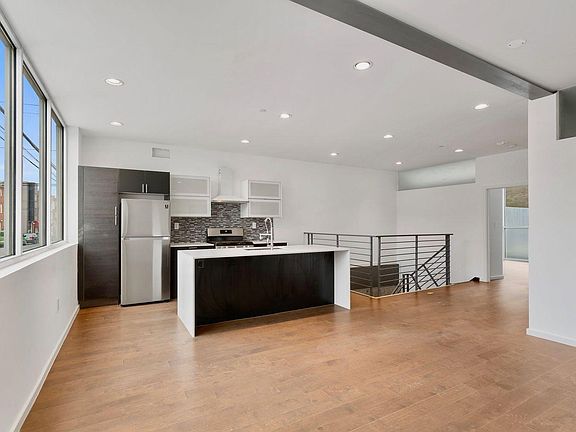 4th image of 634 W Jefferson St #1