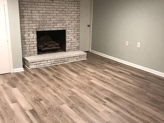 Lower Levelgas log fireplace