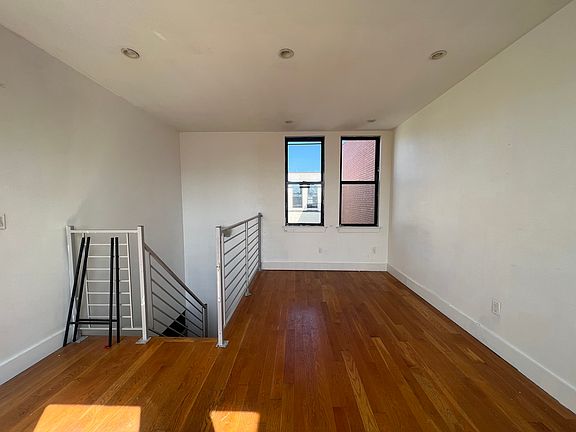 4th image of 267 Kosciuszko St #2F