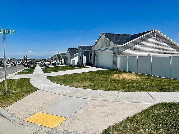 5th image of 1167 W Wildflower Dr