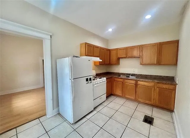 4232 S Prieur St — Photo 5