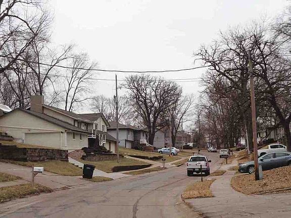 5th image of 1702 Warren St