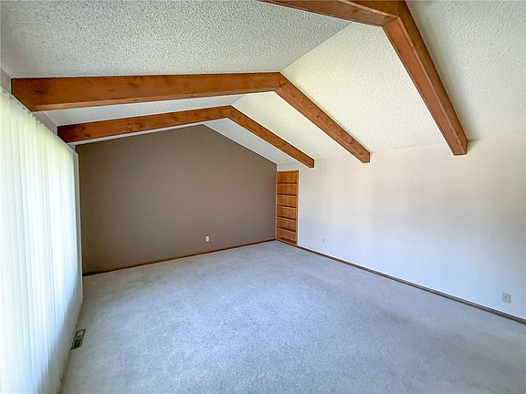 3rd image of 373 Stewart Ct S