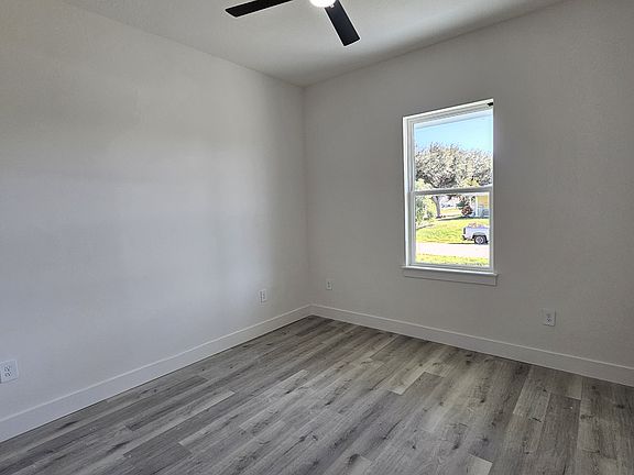 4th image of 12120 Kingsbury Ave