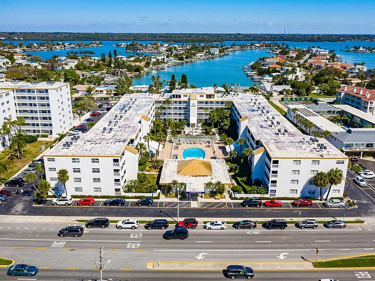 17105-17117 Gulf Blvd — Photo 35
