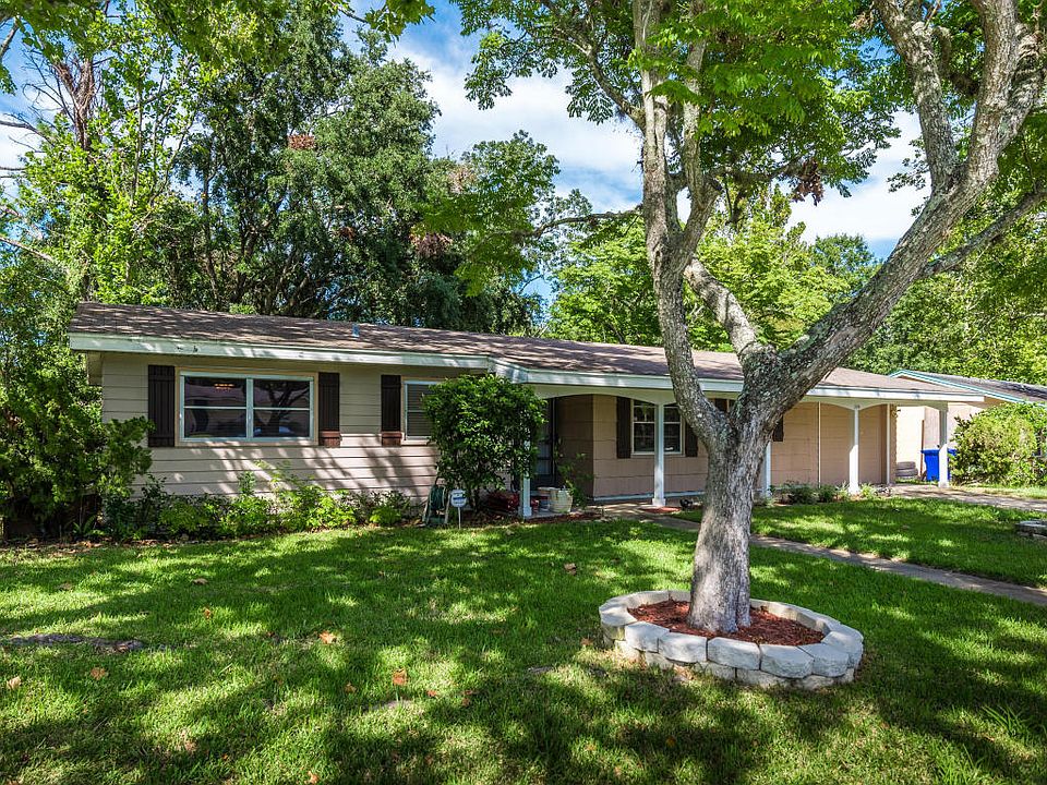 1st image of 194 Estancia St