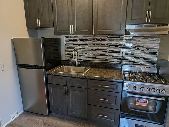 3rd image of 72 W Hudson Ave