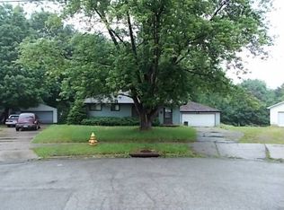 983 Compton Ln, Youngstown, OH