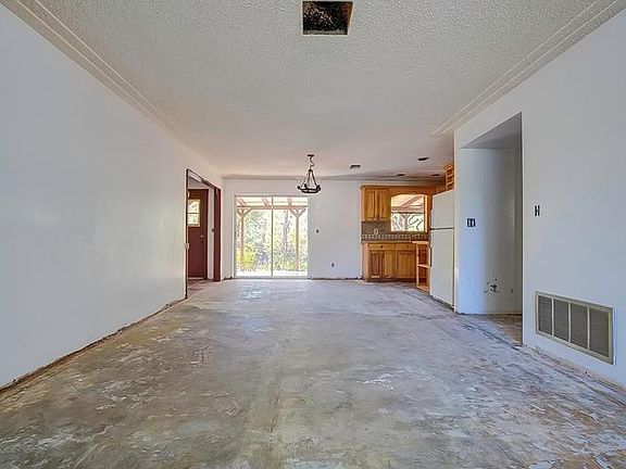 3rd image of 3401 Riderwood Dr