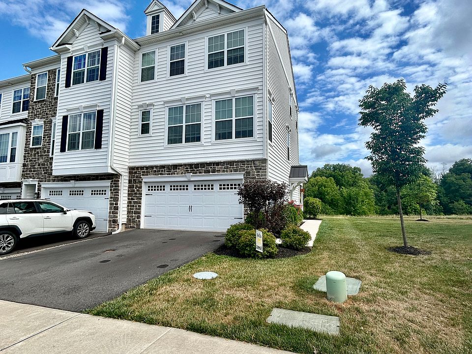 1st image of 216 Cadence Ct