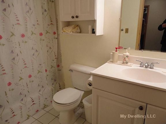 4th image of 4434 N Oakland Ave #204