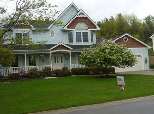 43 E Royal Hill Dr, Orchard Park, NY 14127