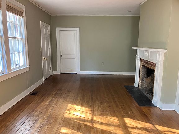 4th image of 1739 Devine St