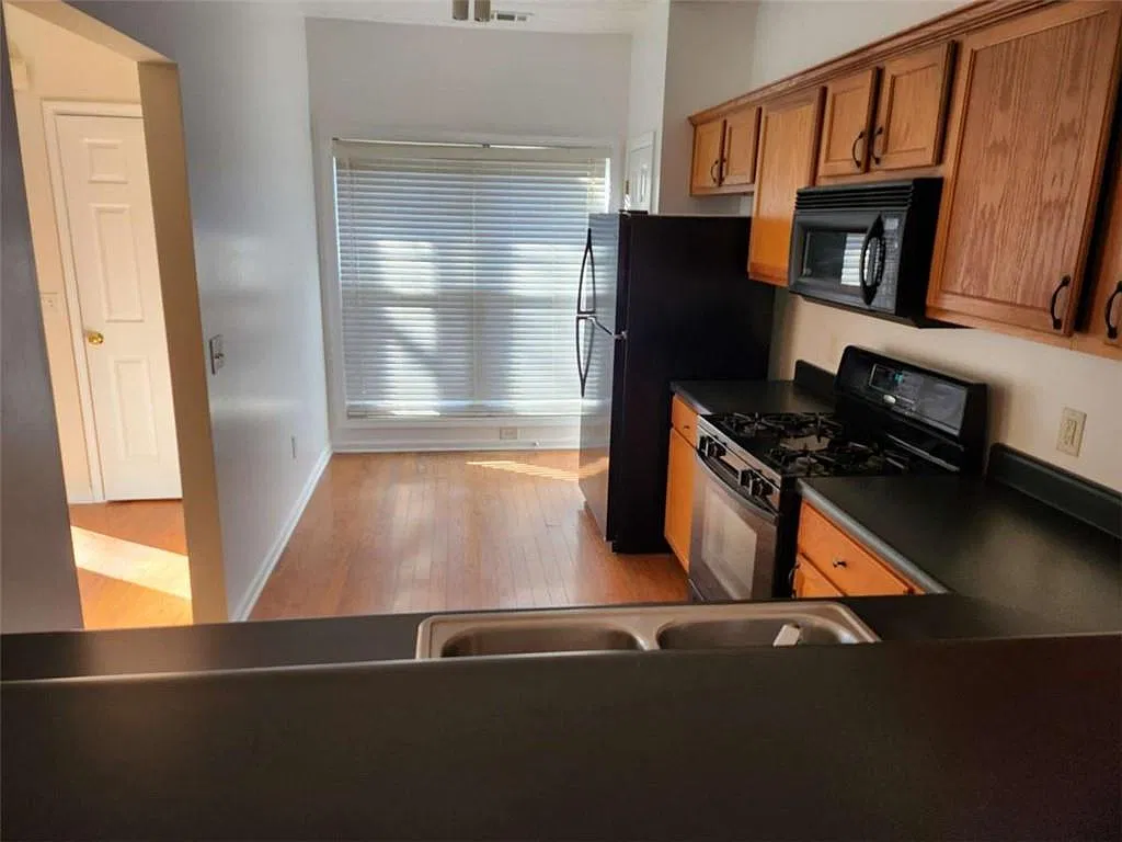 3 bed, 2.5 bath, $1,800 — Photo 3